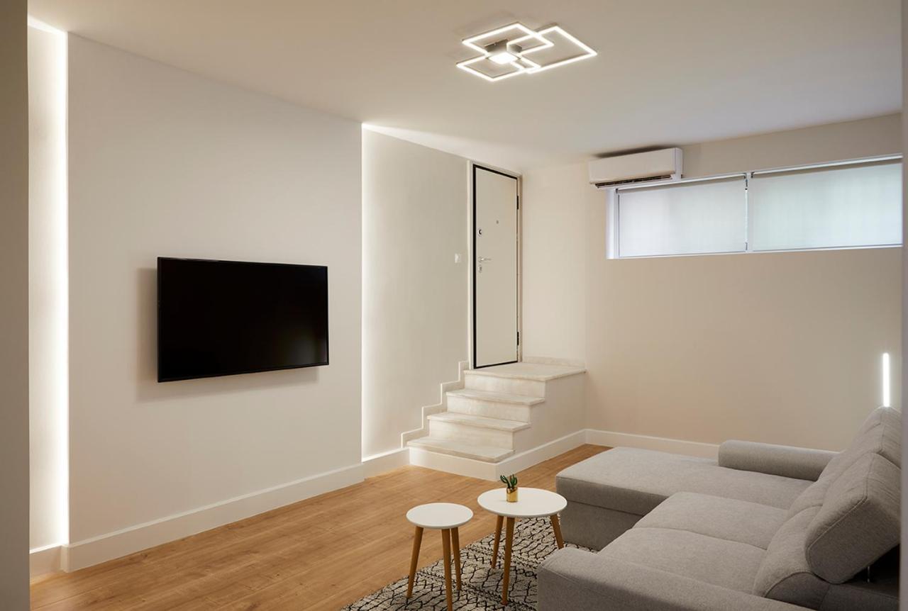 Central & Comfy Apartment 2Mins Walking From Metro Афины Экстерьер фото