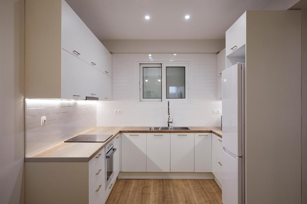 Central & Comfy Apartment 2Mins Walking From Metro Афины Экстерьер фото